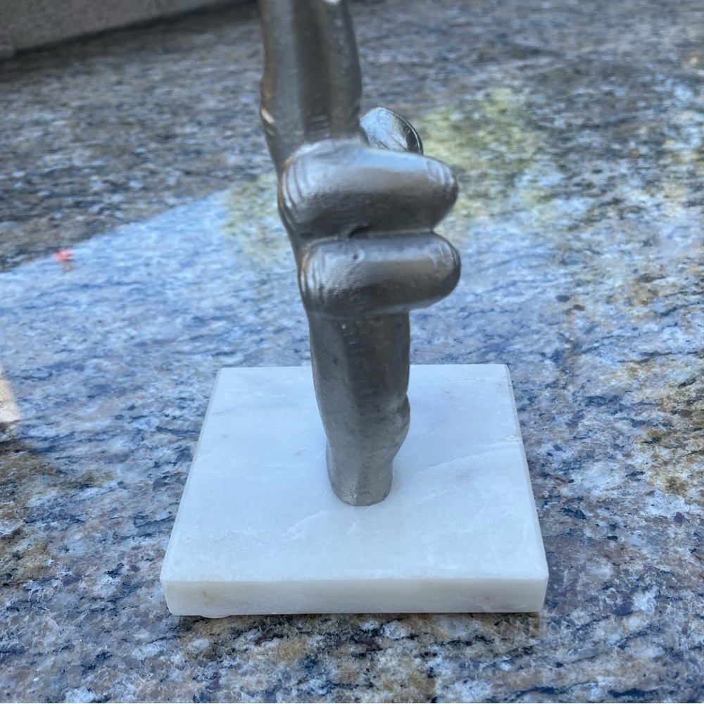 Silver Peace Victory sign statue on granite base. New condition. 8.5” - Picture 6 of 13
